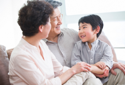 苏州律师解读隔代探望权：昆山丧女老人诉请探望外孙获支持，法理与人伦的平